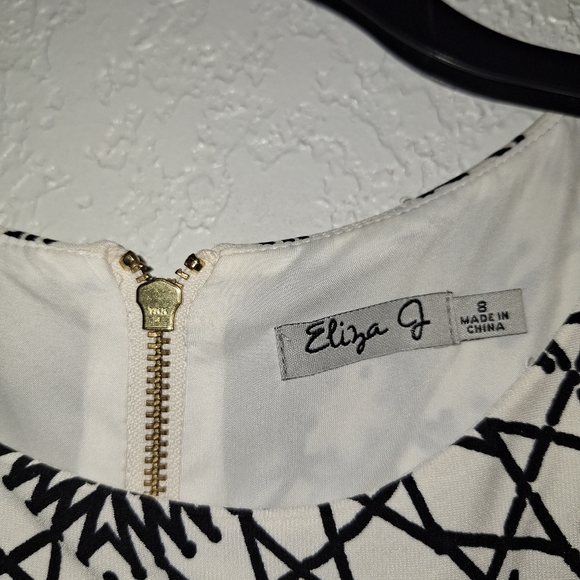 Eliza J Black White Coral Stretch Shift Back Zip Dress Size 8 - Picture 4 of 10